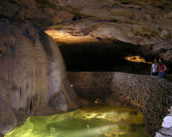 Cumberland Caverns